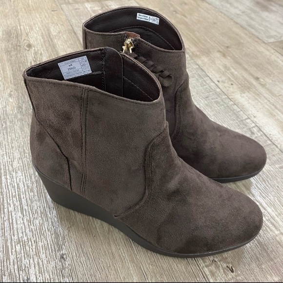 Crocs Leigh Wedge Bootie - Picture 8 of 15